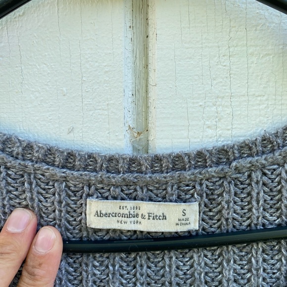 Abercrombie and Fitch sweater - Picture 3 of 7